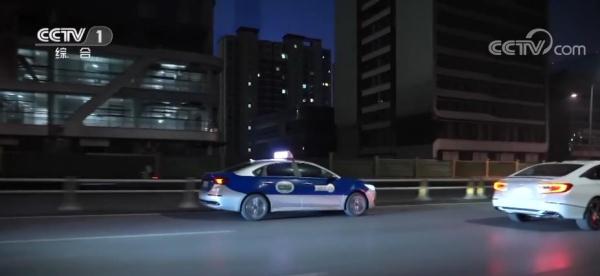 新春走基层 | 彼此鼓励！老周的浪漫出租车