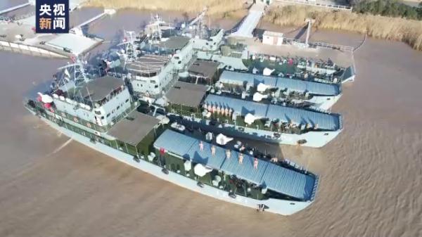 新春走基层丨劈波斩浪 新战士巡逻祖国领海基点 新春走基层丨劈波斩浪 新战士巡逻祖国领海基点