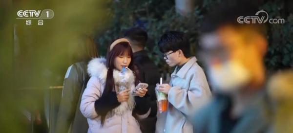 新春走基层 | 彼此鼓励！老周的浪漫出租车