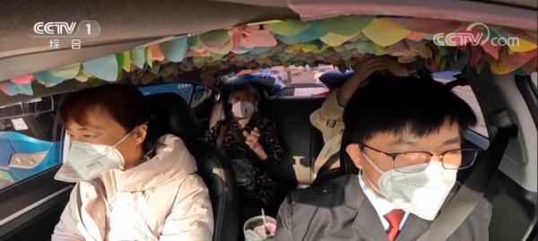 新春走基层 | 彼此鼓励！老周的浪漫出租车