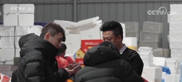 新春走基层 | 彼此鼓励！老周的浪漫出租车