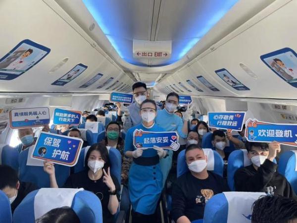 热播剧《向风而行》首播结束，厦航推出主题航班