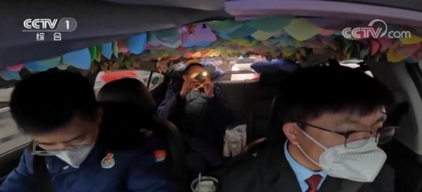 新春走基层 | 彼此鼓励！老周的浪漫出租车