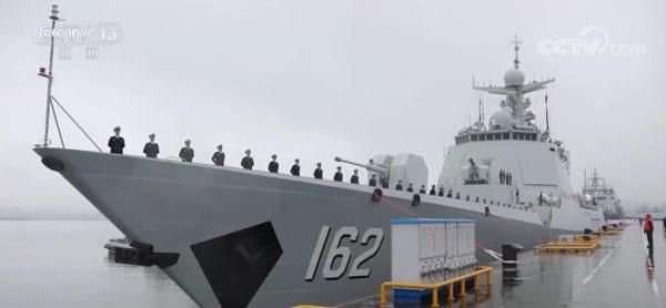 南昌舰解缆起航 海军官兵开展新年第一训