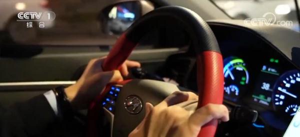 新春走基层 | 彼此鼓励！老周的浪漫出租车