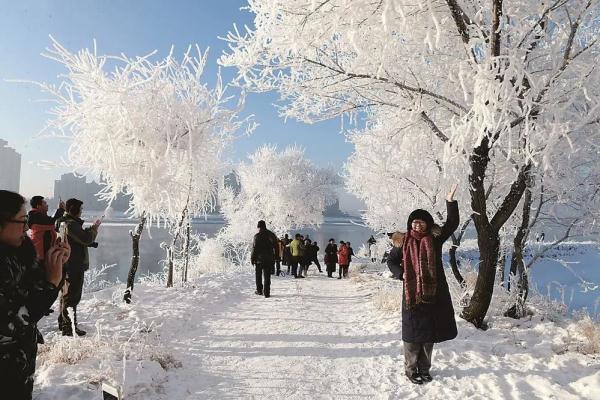 冰雪经济开释“热效应”