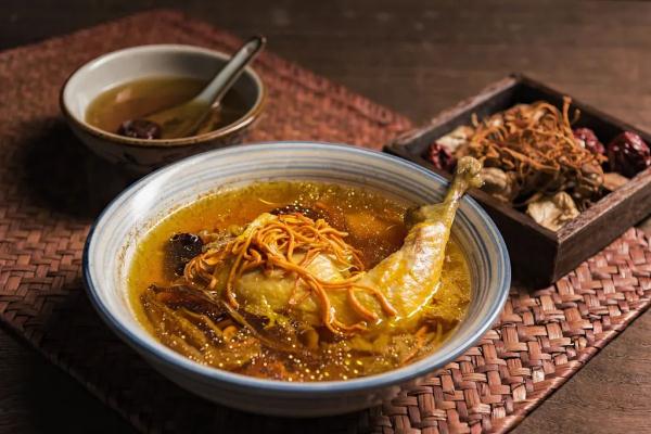 喝汤暖身，选对食材喝对汤