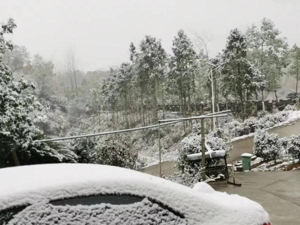 瑞雪兆丰年，江西下雪啦！
