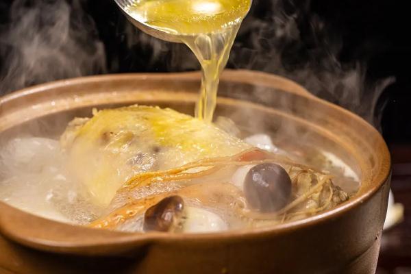 喝汤暖身，选对食材喝对汤