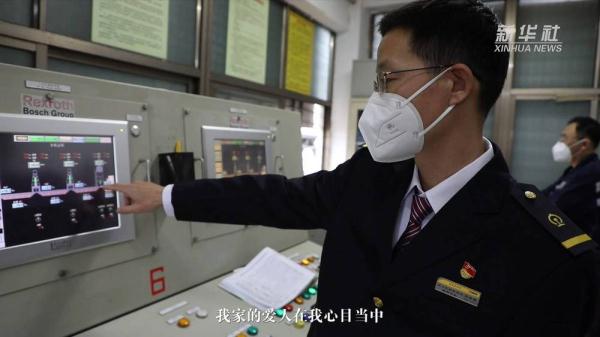 隔海相望的“班长夫妻”