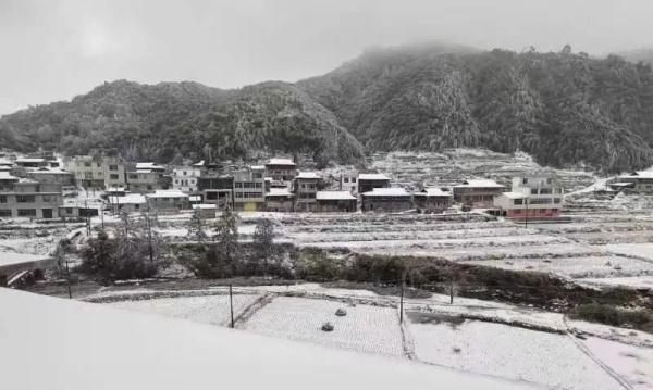 2023年的第一场雪！广西加入下雪群聊→