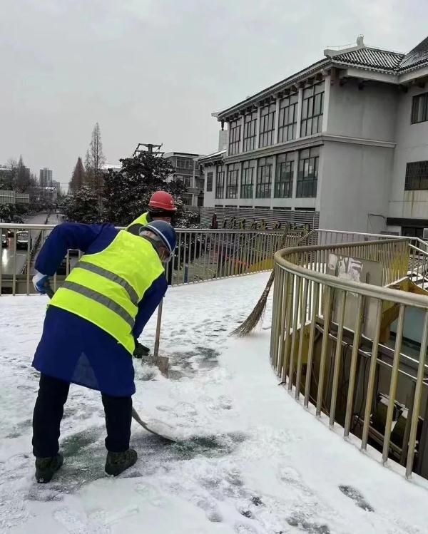 下雪了！荆州的雪景真美