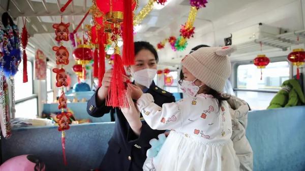 在火车上赶大集，是什么体验？