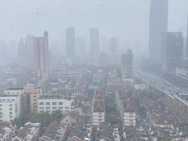 2023年上海初雪来了！