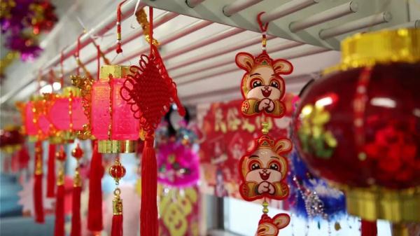 在火车上赶大集，是什么体验？