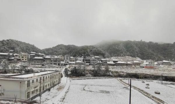 2023年的第一场雪！广西加入下雪群聊→