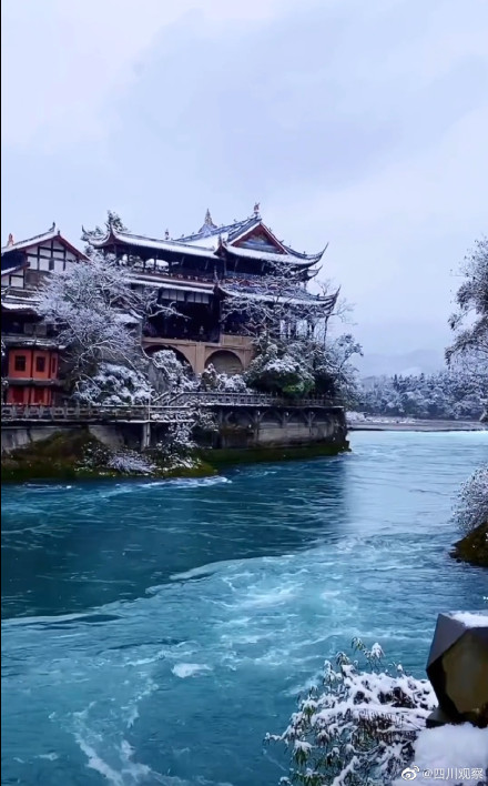 都江堰下雪氛围感