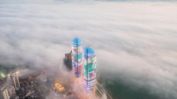 厦门现平流雾景观 云雾笼罩城市建筑