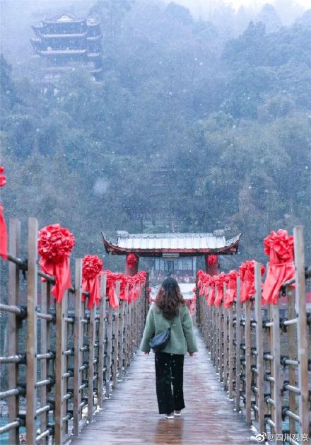 都江堰下雪氛围感