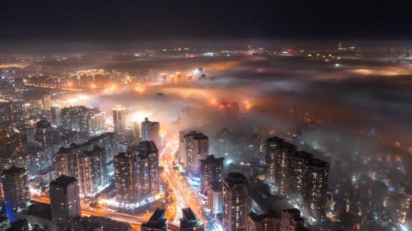 厦门现平流雾景观 云雾笼罩城市建筑