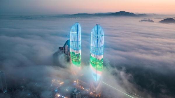 厦门现平流雾景观 云雾笼罩城市建筑