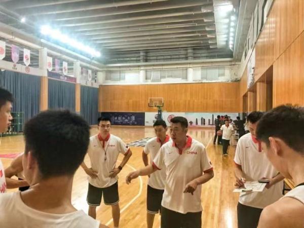 广泛选材、动态竞争、争创佳绩——中国男篮二队主教练韩登谈U19世界杯备战