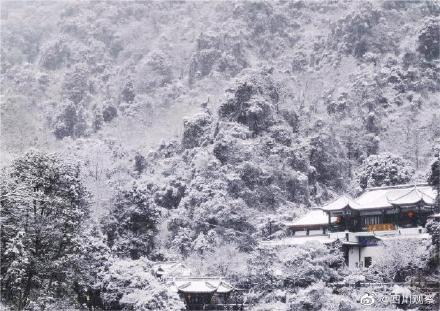 都江堰下雪氛围感
