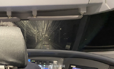重庆开出春运第一趟高铁动车“除冰车”