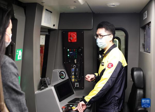 驶向未来：国产列车在港铁启程