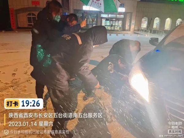 高速秦岭段暴雪有司机被困25小时 现在怎么样了？
