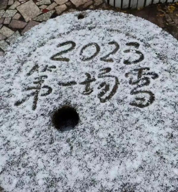 下雪了！荆州的雪景真美