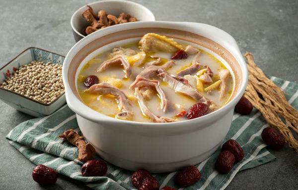 喝汤暖身，选对食材喝对汤