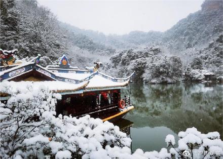 都江堰下雪氛围感