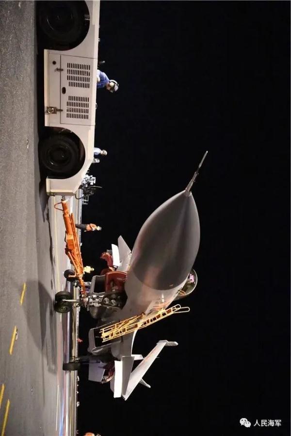 南海，战机列阵山东舰！