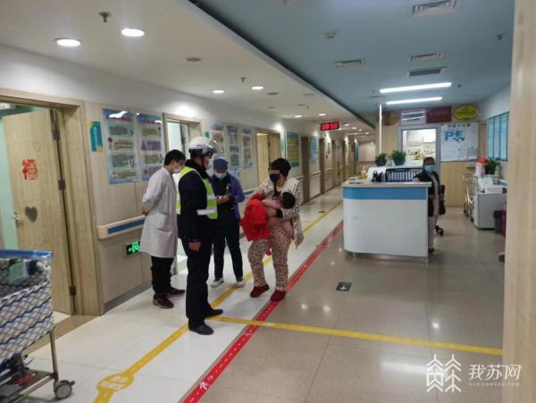 幼儿高烧昏迷就医路上被堵，交警铁骑为其开辟“生命通道”