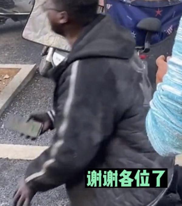 男子逃出火场后大哭：“我没有奶奶了，她倒下去了！”网友：看了泪奔......