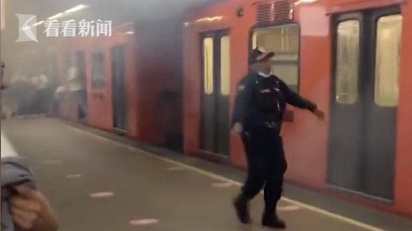 突发！这里发生地铁车厢脱节事故...