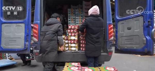 稳产保供进行时｜春节临近备货忙 进口水果供销两旺