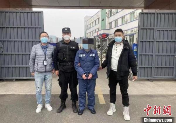 四川绵阳:男子因情感纠纷杀害女友 潜逃15年后被警方抓获 四川绵阳:男子因情感纠纷杀害女友 潜逃15年后被警方抓获