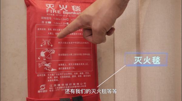 男子逃出火场后大哭：“我没有奶奶了，她倒下去了！”网友：看了泪奔......