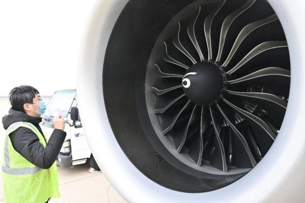 全球首架!C919首次亮相武汉 全球首架!C919首次亮相武汉