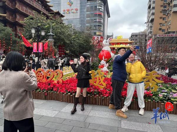 “岭南第一楼”重现!广州百年花市“红”了…… “岭南第一楼”重现!广州百年花市“红”了……