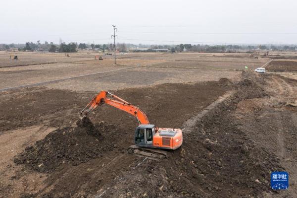 四川绵竹：高标准农田建设忙