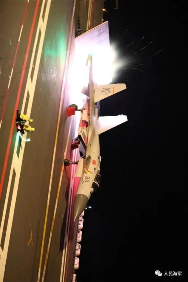 南海，战机列阵山东舰！