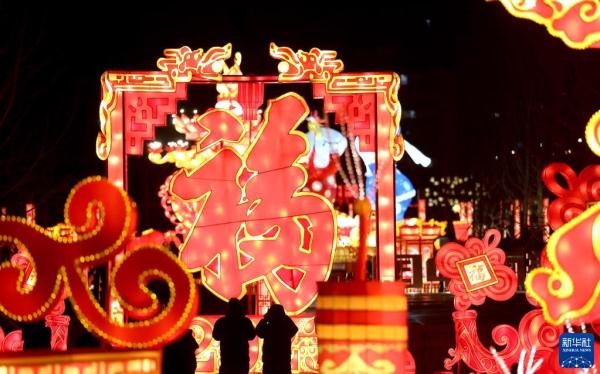 古城花灯红 “兔儿”来迎春 古城花灯红 “兔儿”来迎春