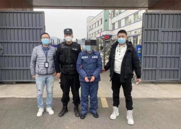 四川一男子因情感纠纷杀害美发店女老板 逃亡15年后落网