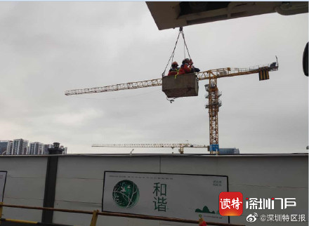 惊险！深圳南山一轿车冲出护栏悬于10米高空