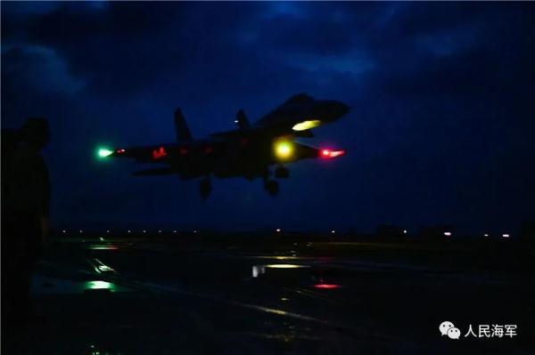 南海，战机列阵山东舰！