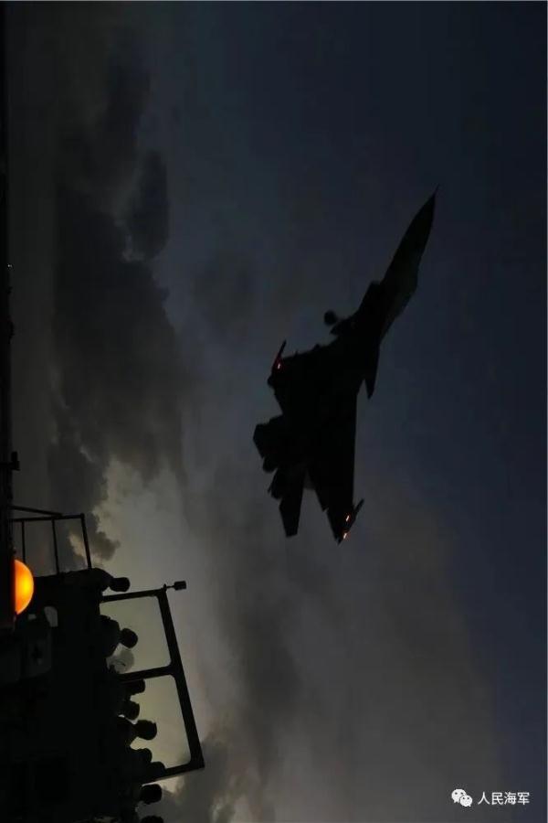 南海，战机列阵山东舰！