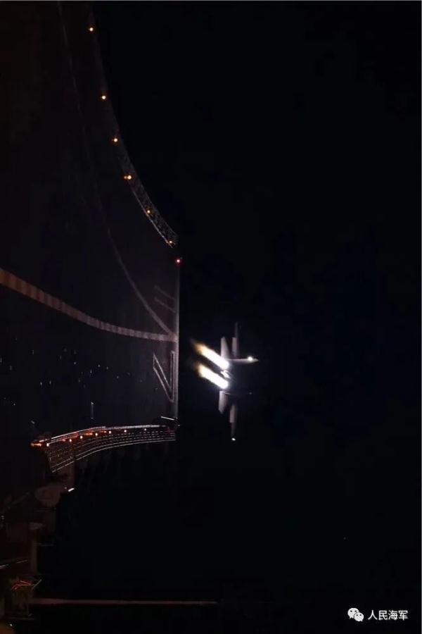南海，战机列阵山东舰！